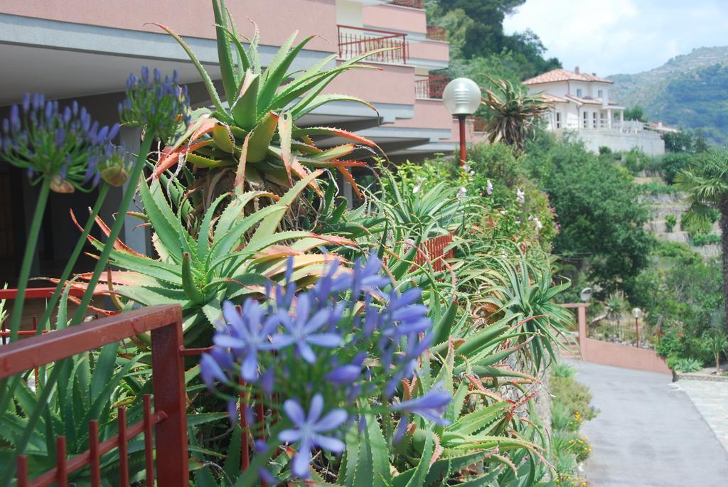 Residence Green Park Ventimiglia Exterior foto