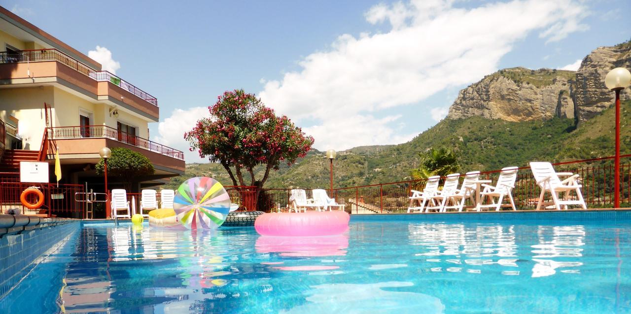 Residence Green Park Ventimiglia Exterior foto