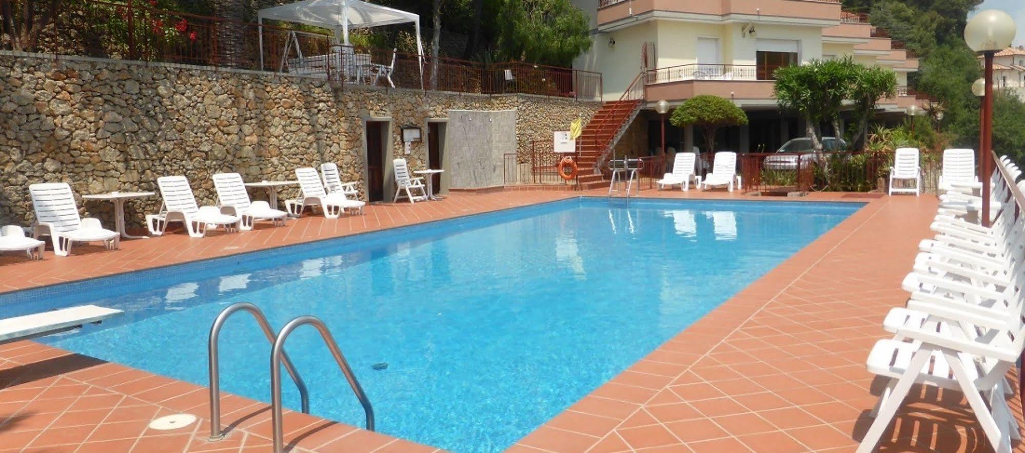 Residence Green Park Ventimiglia Exterior foto