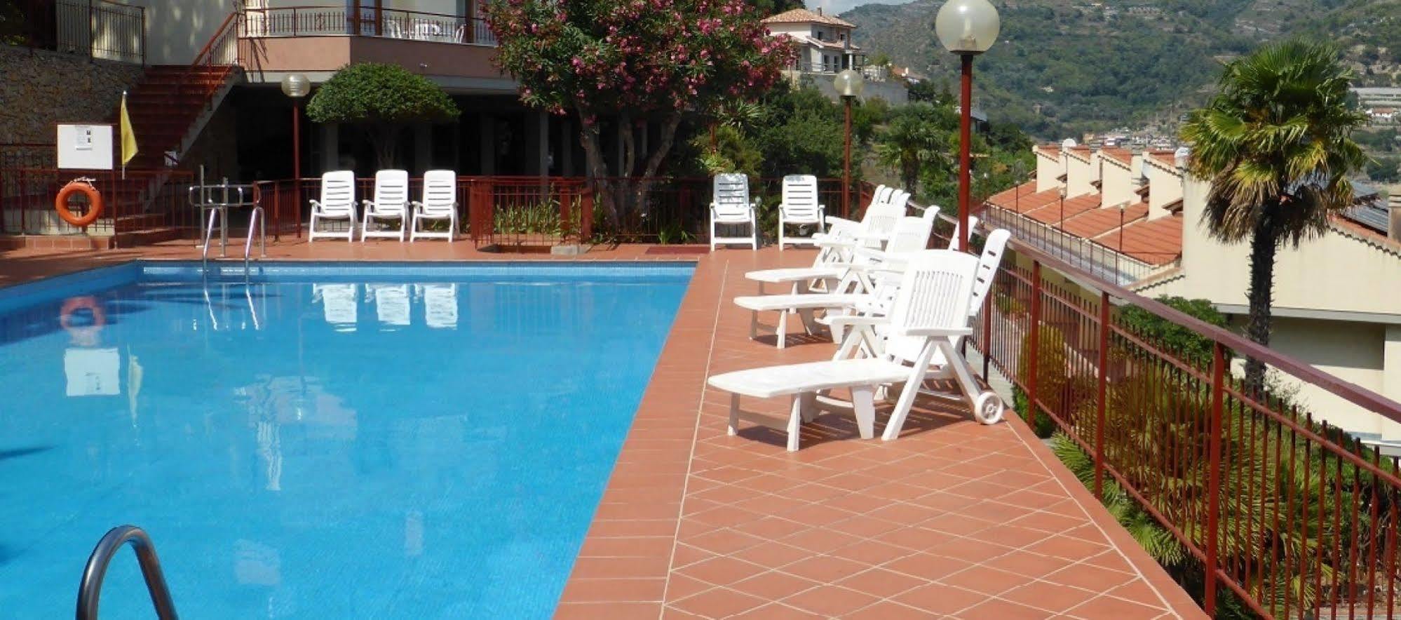 Residence Green Park Ventimiglia Exterior foto