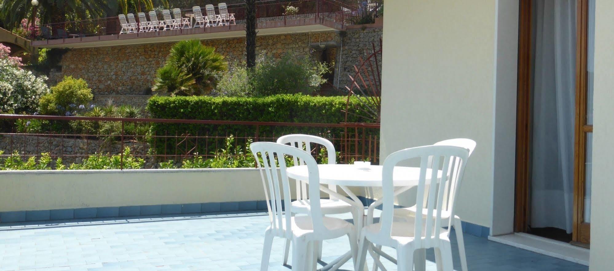 Residence Green Park Ventimiglia Exterior foto