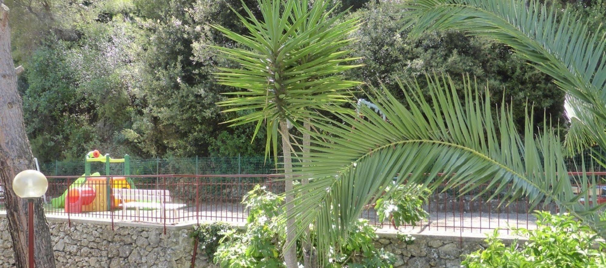 Residence Green Park Ventimiglia Exterior foto
