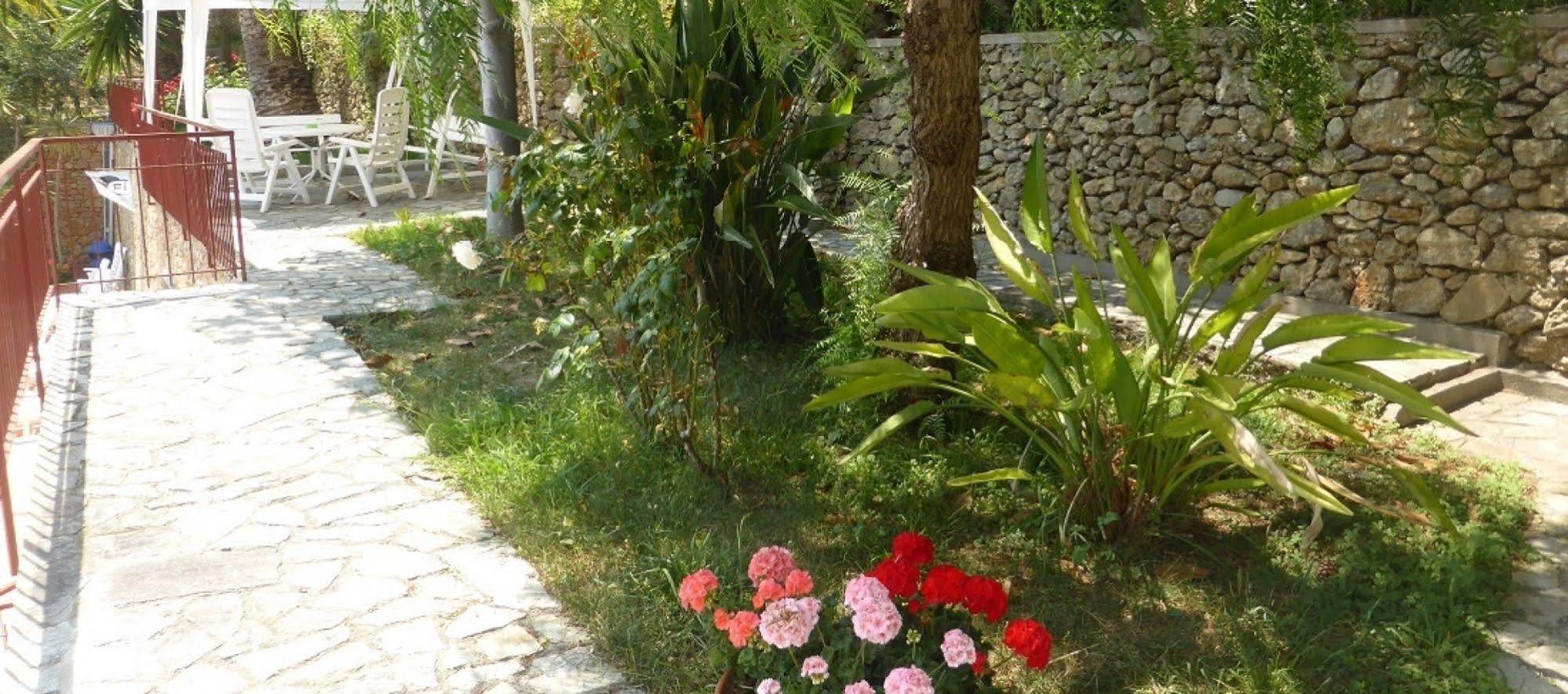Residence Green Park Ventimiglia Exterior foto