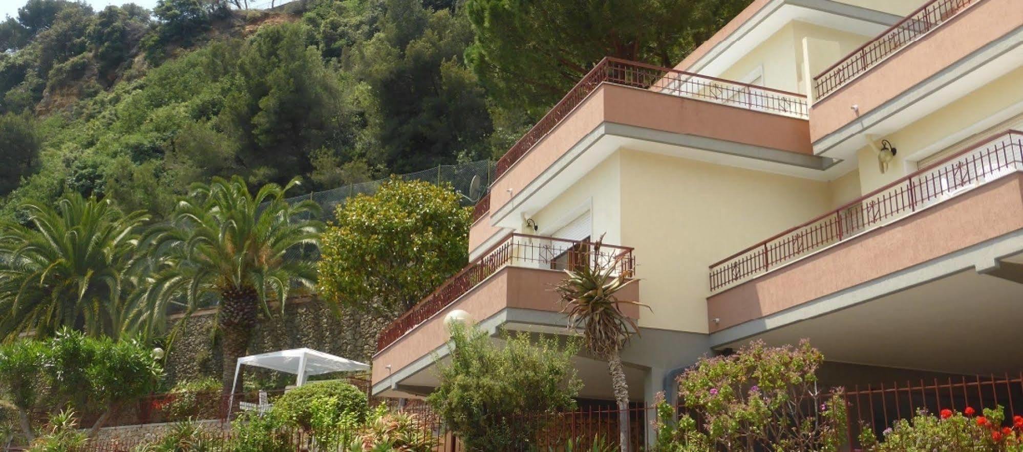 Residence Green Park Ventimiglia Exterior foto